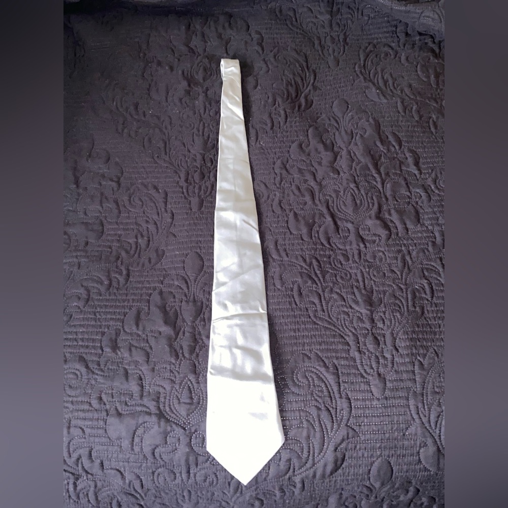 Metropolitan View Tie